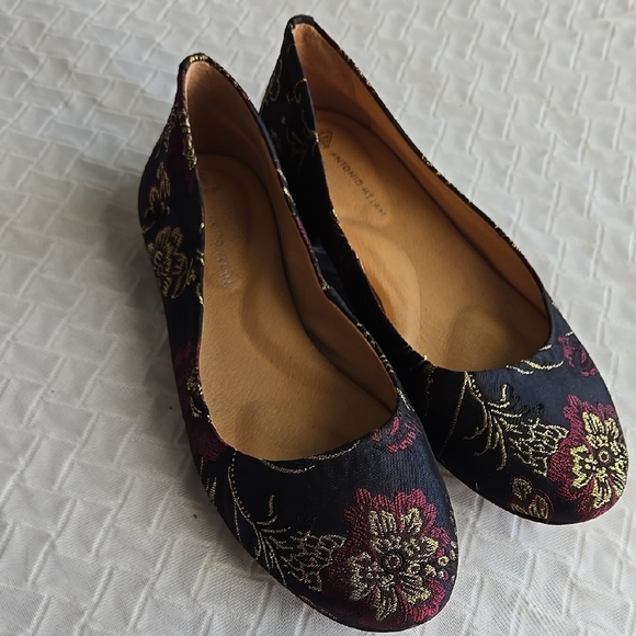 Antonio Melani Fabric Floral Black and Gold Women's Brocade Flats Size 7 - Picture 1 of 9